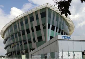 infosys board member v balakrishnan sells 1 lakh shares for rs 33 crore