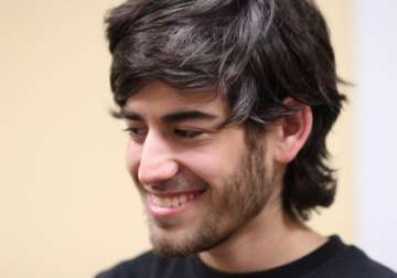 internet activist and reddit co founder aaron swartz commits suicide at 26