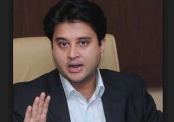 jyotiraditya scindia seeks solution on fuel for 21 bn worth power projects