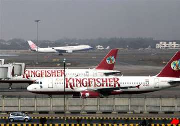 kingfisher airlines lifts 25 day old lockout staff to return to work