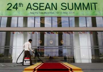 leaders arrive in myanmar for asean summit