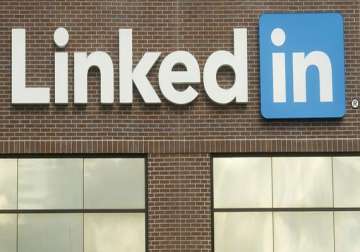 linkedin hits 300 mn milestone 50 traffic to come from mobile