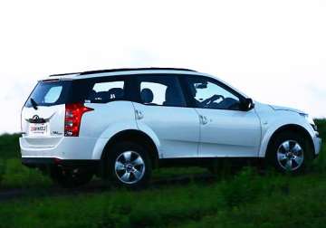 mahindra says xuv5oo is sold for 4 months suspends bookings