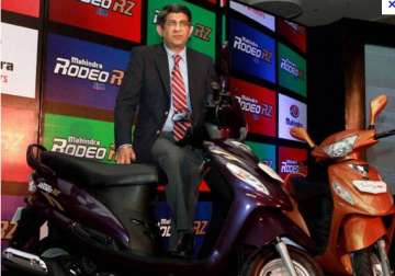 mahindra two wheelers launches rodeo rz sports