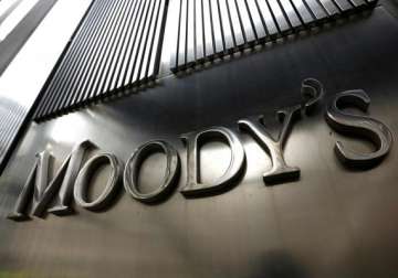 moody s maintains negative outlook on indian banks