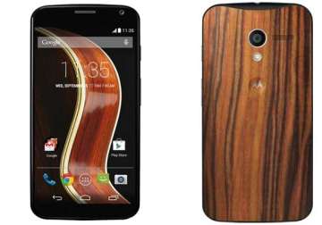 moto x with walnut finish now available in india for rs 25 999