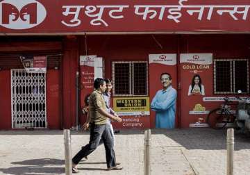 muthoot finance may turn 2000 gold loan outlets into bank branches