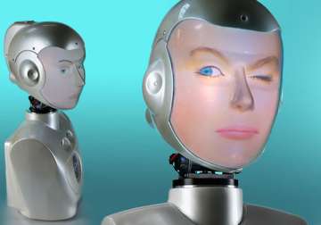new robot can wear any face