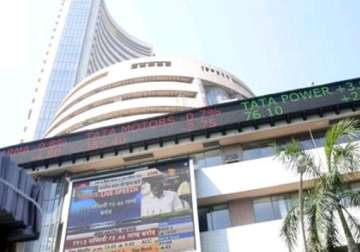 nifty breaches 7 000 level on capital inflows