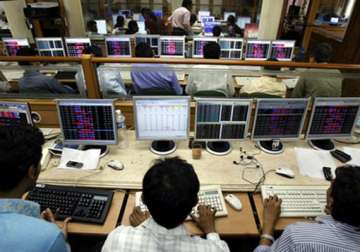 nifty recovers early losses remains above 5 900 mark