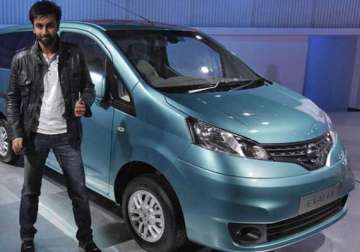 nissan launches muv evalia at a starting price of rs 8.49 lakh