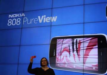 nokia launches pureview 808 smartphone in india at rs 33 899