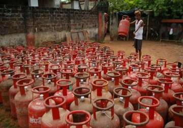 oil ministry may propose to hike lpg price by rs 250 per cylinder