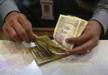 oil subsidy rupee may push fiscal deficit above 5 percent