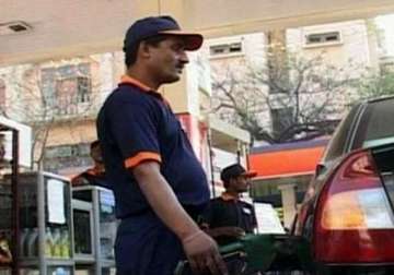 oil cos may cut petrol price by rs 1.75/l next week