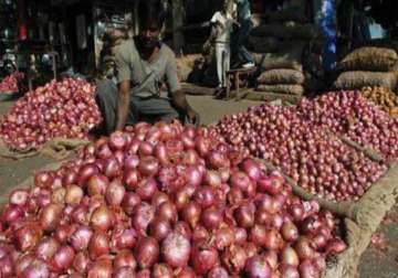 onion prices continue to remain high at rs 70 80 per kg