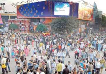 over 1 30 000 people throng trade fair at pragati maidan