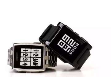 pebble launches pebble steel smartwatch app store coming soon