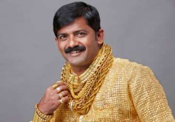 pune man spends rs 1 crore 27 lakh on his gold shirt to impress the ladies