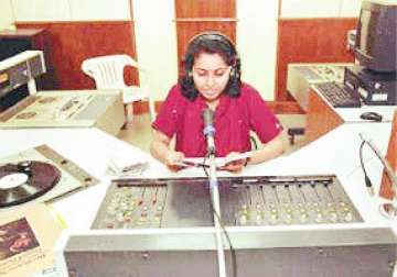 pvt fm channels can broadcast air news