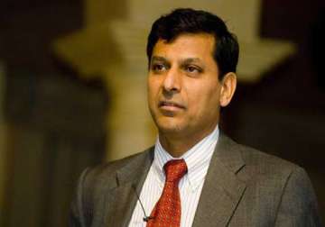 rbi happy with reduction in exchange rate volatility rajan