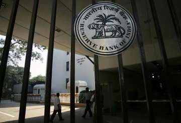 rbi cuts lending rate home loans may become cheaper