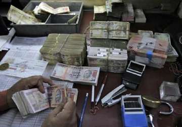 rbi imposes curbs on rupee forward trading