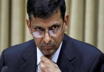 rajan questions merit of low interest rates to spur growth