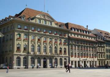 rich hoarding banknotes gold and art works in swiss banks