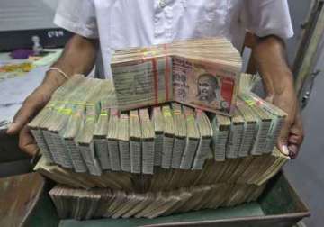 rupee depreciates another 8 paise to 62.09 against dollar
