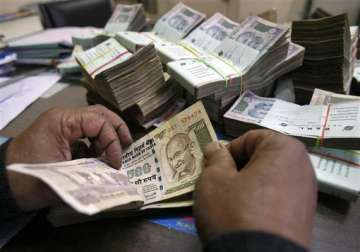 rupee erases early gains ends down 6 paise at 61.52 vs dollar