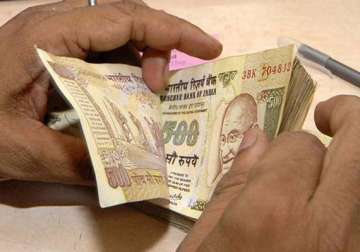 rupee recovers back from historic lows ends fy14 with 10 loss