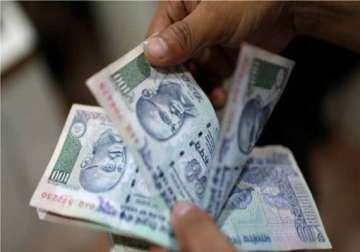 rupee rises 10 paise to 62.04 against dollar on strong stocks
