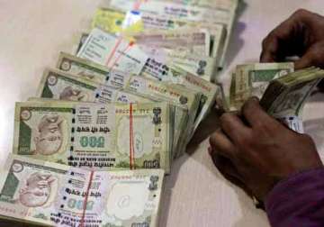rupee slips from two week highs ends at 60.12 vs us dollar