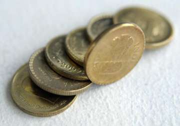 rupee declines 7 paise against dollar in early trade