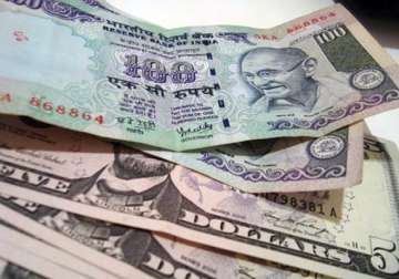 rupee gains 30 paise closes at a week s high at 51.95/96