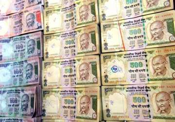 rupee extends loss for 3rd day down by 4 paise vs dollar