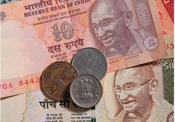 rupee down 28 paise vs dollar falls for 4th day