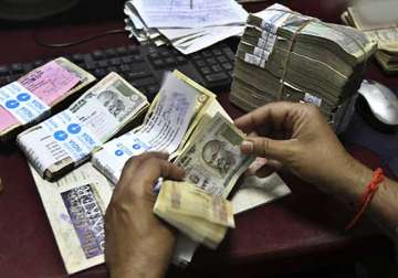 rupee rises for 2nd day rbi action helps unit gain 27 paise