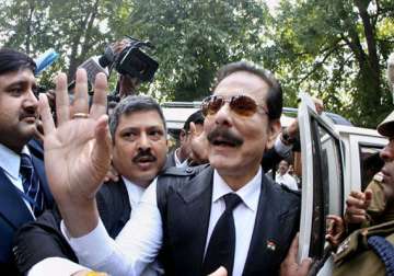 sahara chief seeks sc nod for shifting to tihar guest house