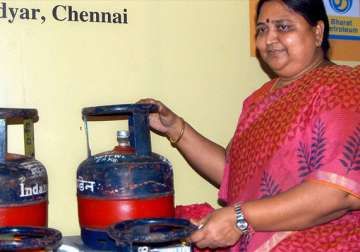 sale of 5 kg lpg cylinders allowed at petrol pumps across india