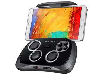 samsung announces smartphone gamepad a bluetooth gaming controller