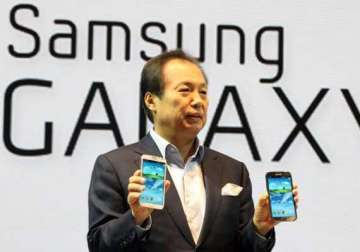 samsung expects galaxy s4 range to make 15 20 of smartphone sale