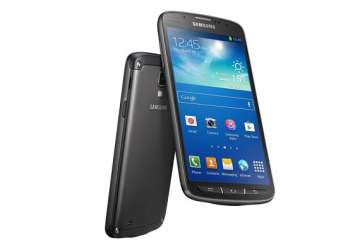 samsung launches water proof galaxy s4 active to take on sony xperia z