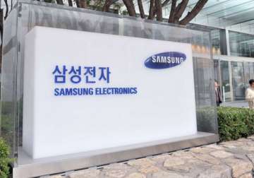 samsung posts steep drop in q4 operating profit