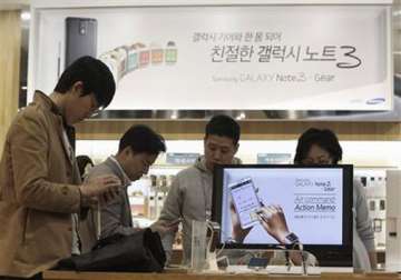 samsung s profit falls as smartphones get cheaper