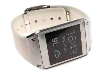 samsung slashes price of its galaxy gear smartwatch by rs 7 700