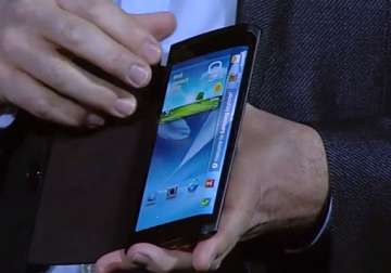 samsung to unveil smartphone with curved screen in october