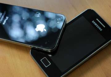 samsung apple renew smartphone war over control of smartphone technology