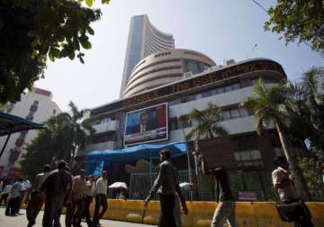 sensex ends flat metal realty and bank stocks in demand